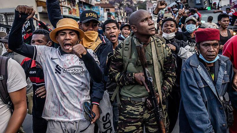Members of a Madagascar army contingent gather with protesters as protesters celebrate as they address them from Antananarivo's City Hall on October 11, 2025