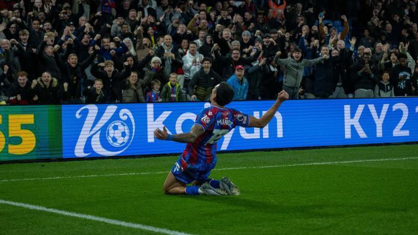 Daniel Munoz celebrates in front of Crystal Palace fans