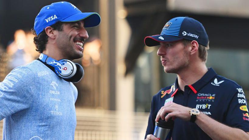 Daniel Ricciardo speaking to Max Verstappen at the Singapore Grand Prix