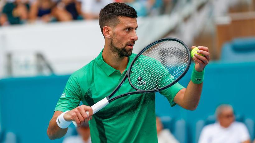 Novak Djokovic in action against Camilo Ugo Carabelli.