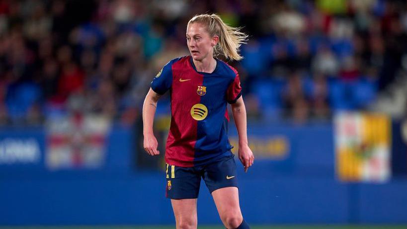 Keira Walsh playing for Barcelona