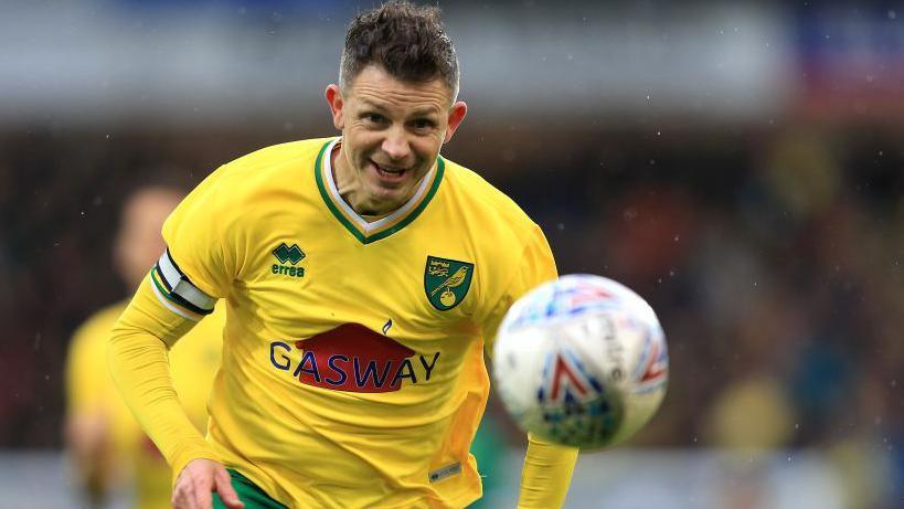 Jamie Cureton playing for Norwich