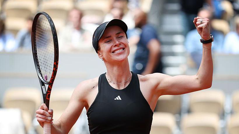 Elina Svitolina celebrates beating Jasmine Paolini at the French Open