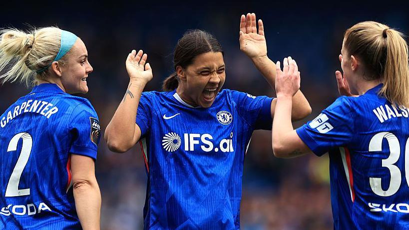 Sam Kerr celebrates with Keira Walsh and Ellie Carpenter