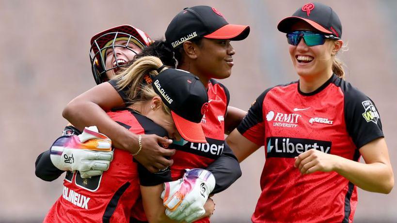 Hayley Matthews celebrates with her Melbourne Renegades team-mates