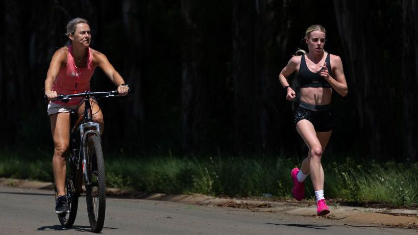 Jenny Meadows and Keely Hodgkinson at a winter training camp in South Africa 