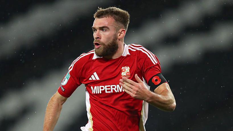 Aaron Drinan running on the pitch during a match for Swindon