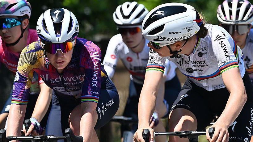 Anna van der Breggen (left) and Lotte Kopecky ride alongside each other at the Giro d'Italia