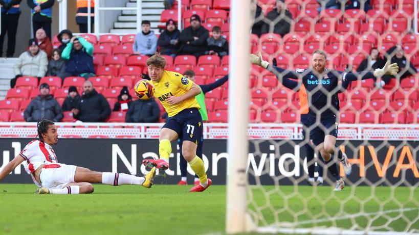 Ole Romeny of Oxford United misses a chance during the Sky Bet Championship match between Stoke City FC and Oxford United FC