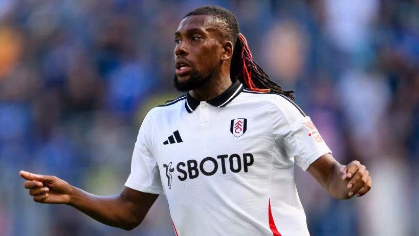 Alex Iwobi of Fulham in action against Hoffenheim