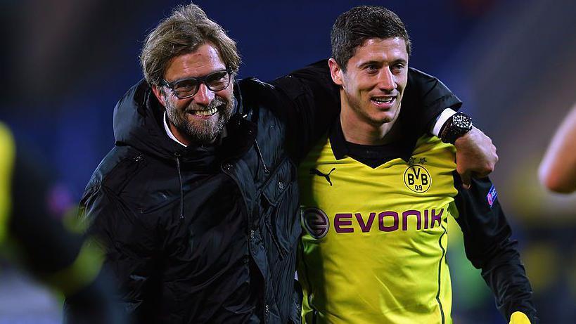 Robert Lewandowski walks with Jurgen Klopp