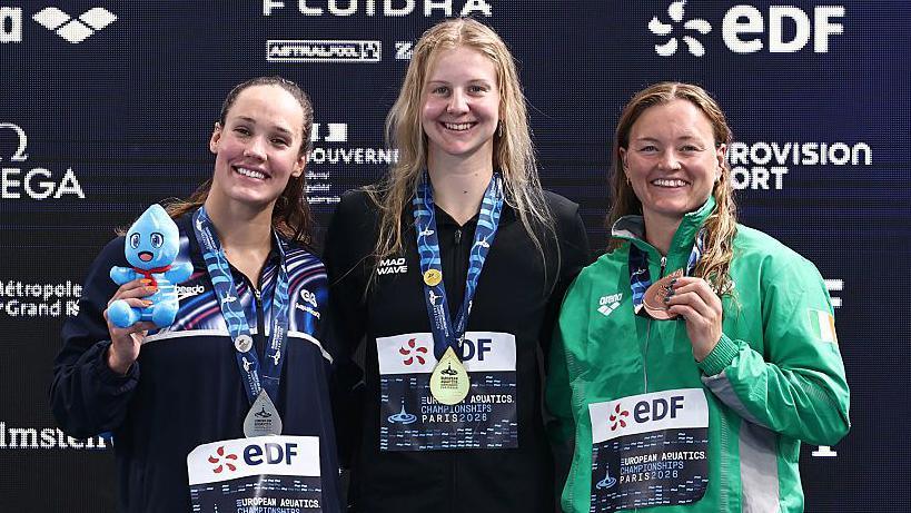 Angharad Evans, Evgeniia Chikunova and Mona McSharry with their medals