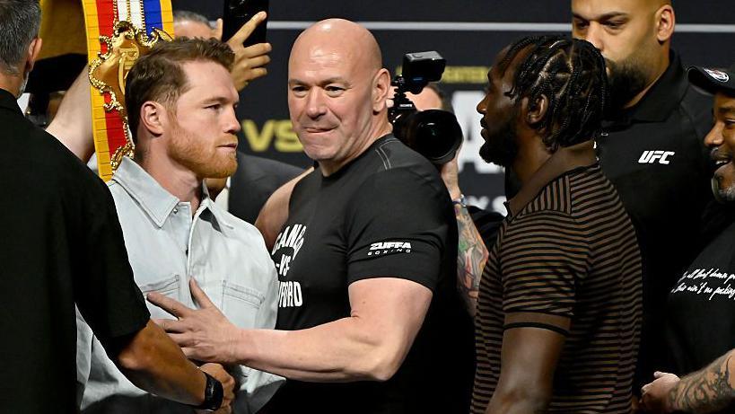 Dana White stands successful nan mediate of Saul 'Canelo' Alvarez and Terence Crawford during a face-off