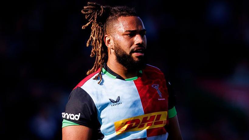 Chandler Cunningham-South in action for Harlequins