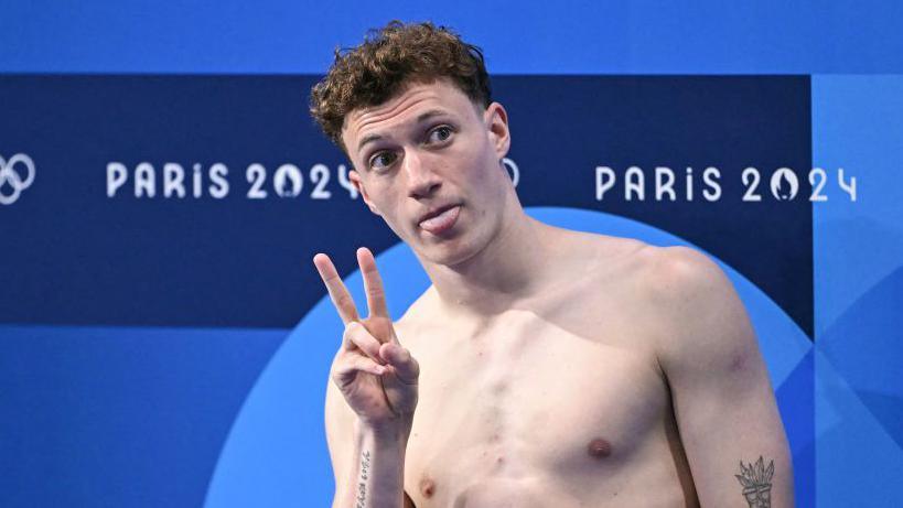 Noah Williams celebrates after winning bronze in the men's 10m platform at the Paris Olympics