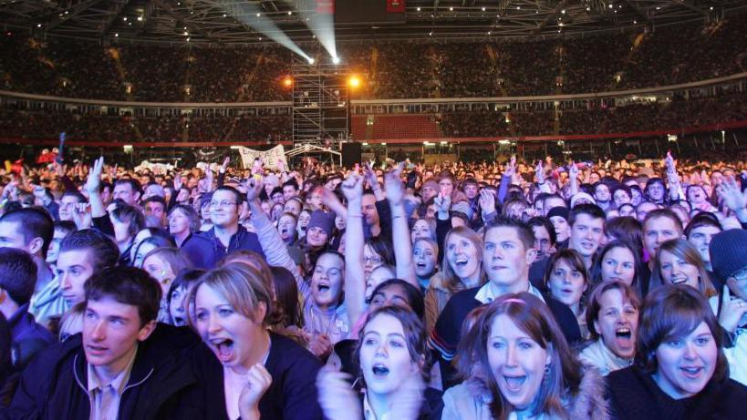 Crowd inside the Millennium Stadium on 22 January 2005