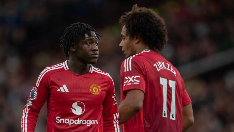 Manchester United players Kobbie Mainoo and Joshua Zirkzee