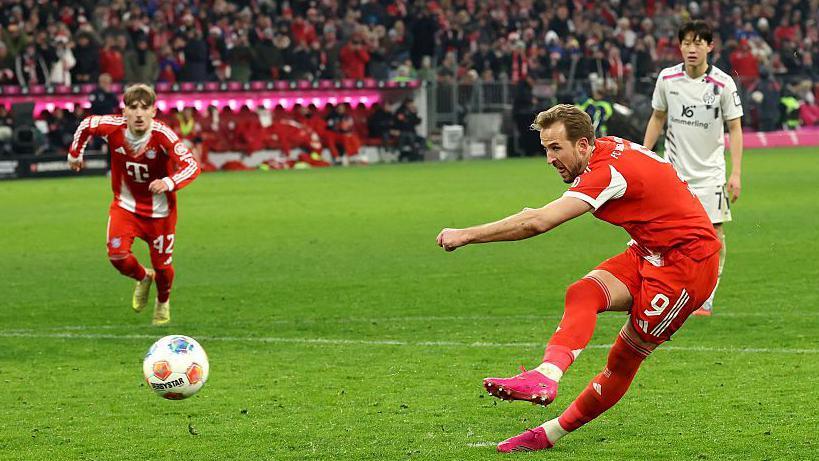 Harry Kane scores for Bayern Munich in the Bundesliga against Mainz