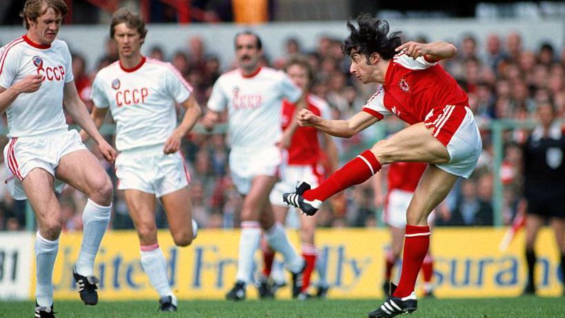 Wales winger Mickey Thomas having a shot against the Soviet Union