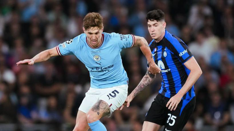 John Stones dribbles past an Inter Milan player during the 2023 UCL final in Istanbul