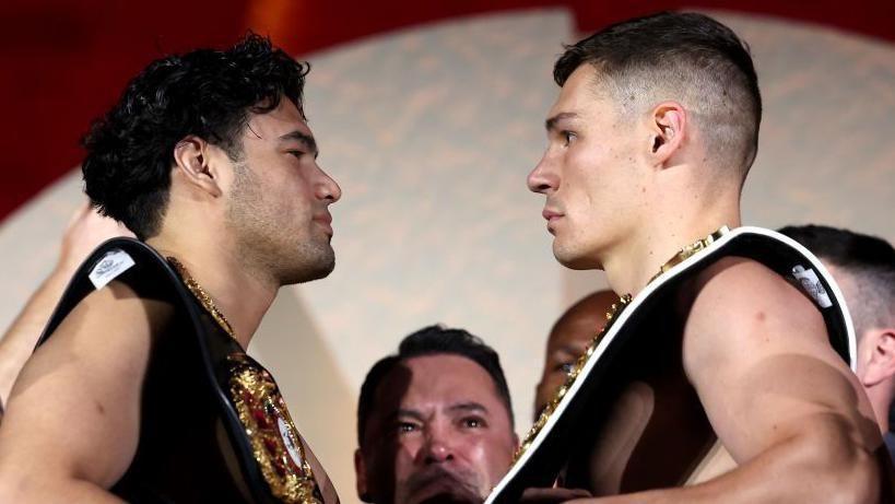 Gilberto Ramirez faces off with Chris Billam-Smith at a weigh-in