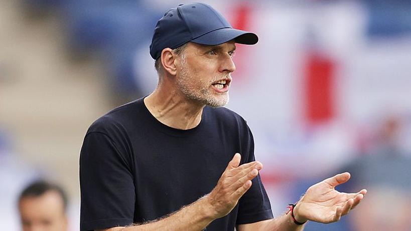 Thomas Tuchel applauds his player