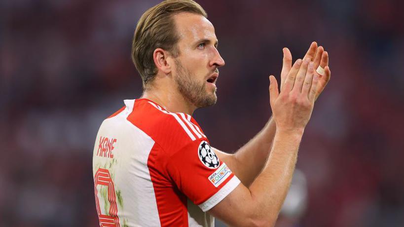 Harry Kane applauds after the 2-2 draw with Real