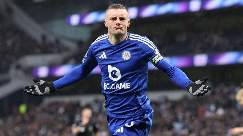 Jamie Vardy has his arms outstretched in celebration