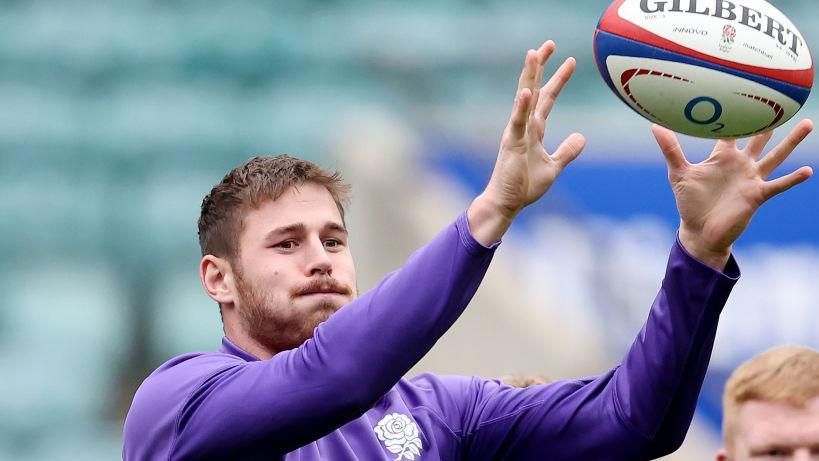 Freddie Steward catches a rugby ball