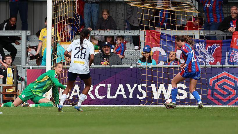 Anna Larkin equalises for Palace in the 98th minute