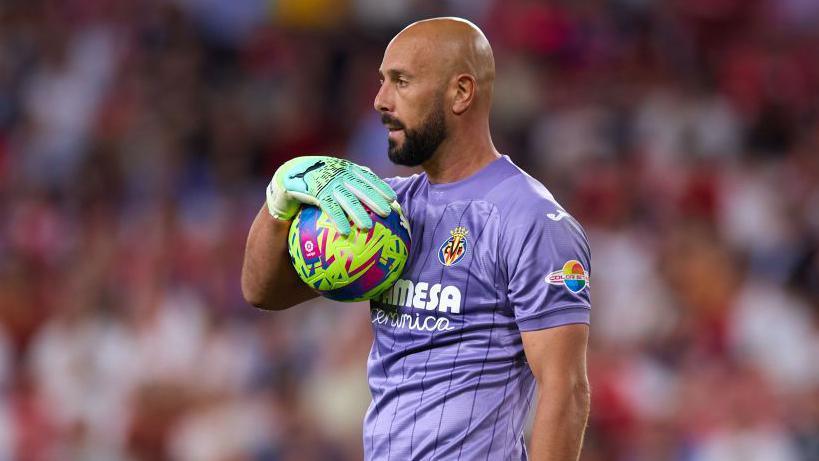 Spanish goalkeeper Pepe Reina playing for Villarreal