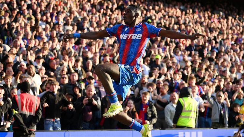 Ismaila Sarr celebrates his winning goal 