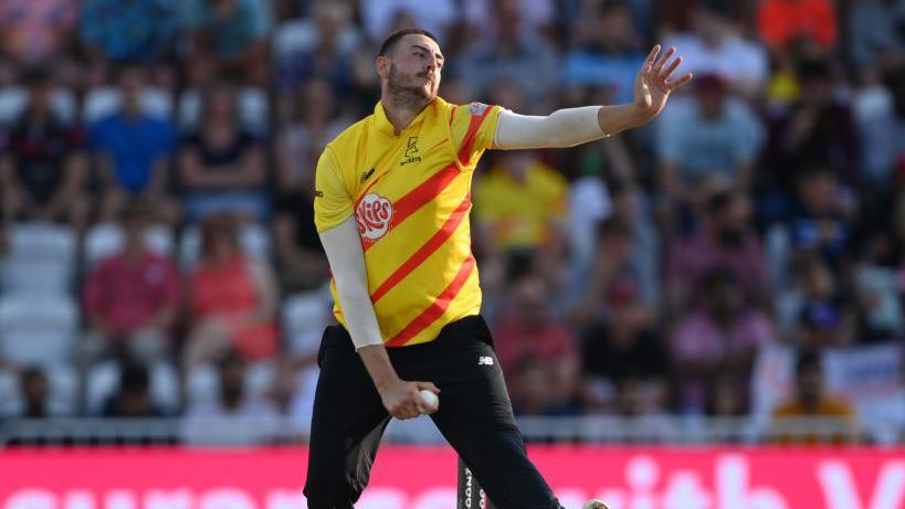 Matt Carter bowling for the Trent Rockets 