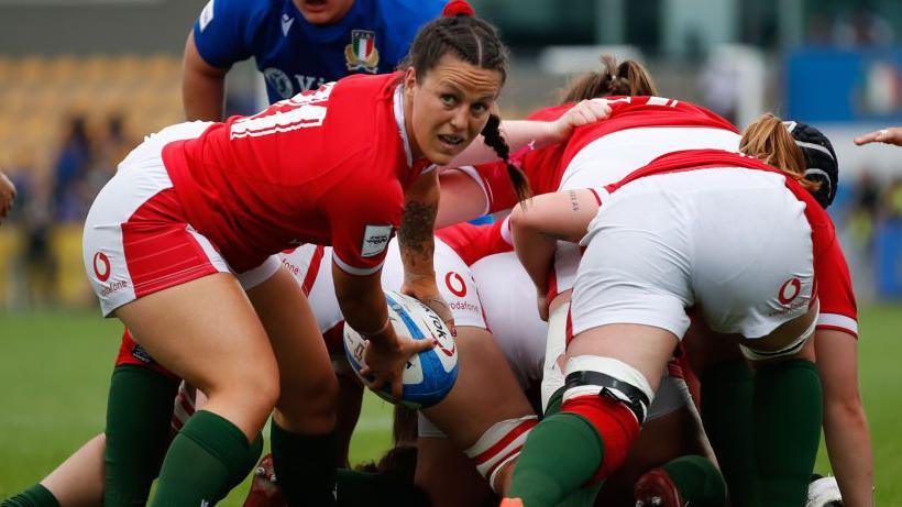 Ffion Lewis distributing the ball from the scrum