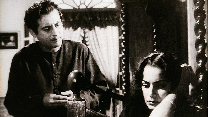 A black and white still from the film Sahib Bibi Aur Ghulam, starring Guru Dutt and Meena Kumari