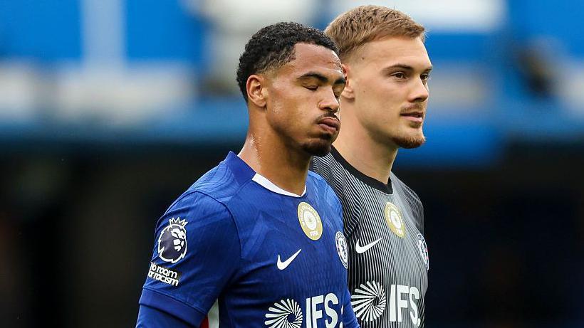 Levi Colwill del Chelsea tras la derrota de su equipo por 3-1.