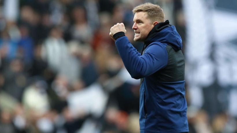 Eddie Howe cheers to the Newcastle fans 