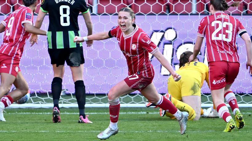 Amalie Thestrup goal celebration