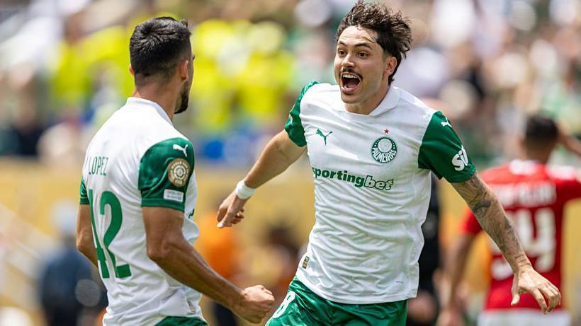 Palmeiras players celebrate