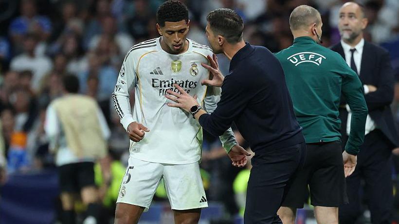 Jude Bellingham speaks with manager Xabi Alonso during Real Madrid's victory over Juventus in the Uefa Champions League in October 2025