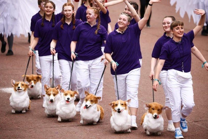 Performers take part in a parade during the Platinum Jubilee Pageant, marking the end of the celebrations for the Platinum Jubilee of Britain"s Queen Elizabeth, in London,