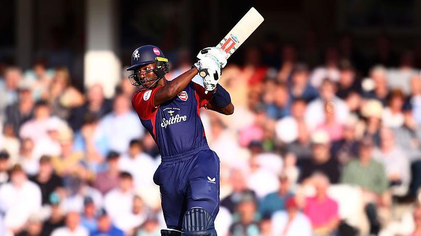 Kent's Tawanda Muyeye batting successful nan T20 Blast