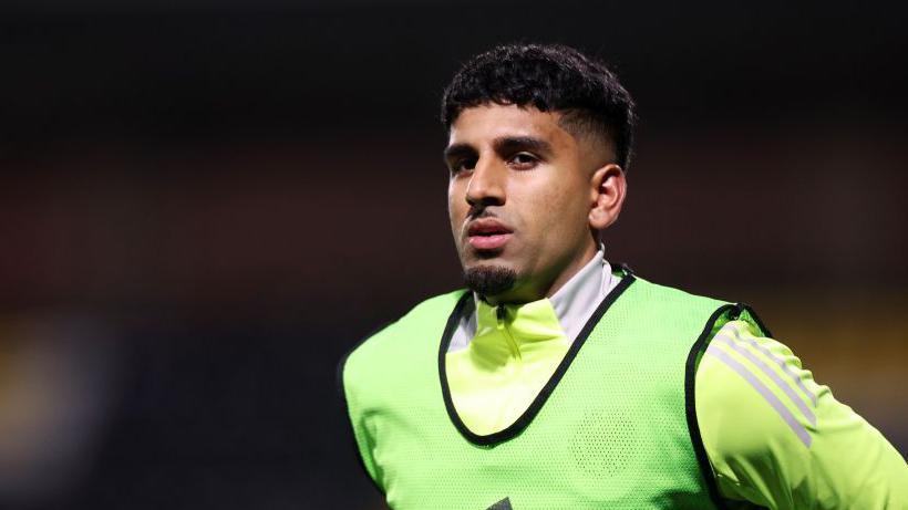 Arjan Raikhy warms up for Leicester City