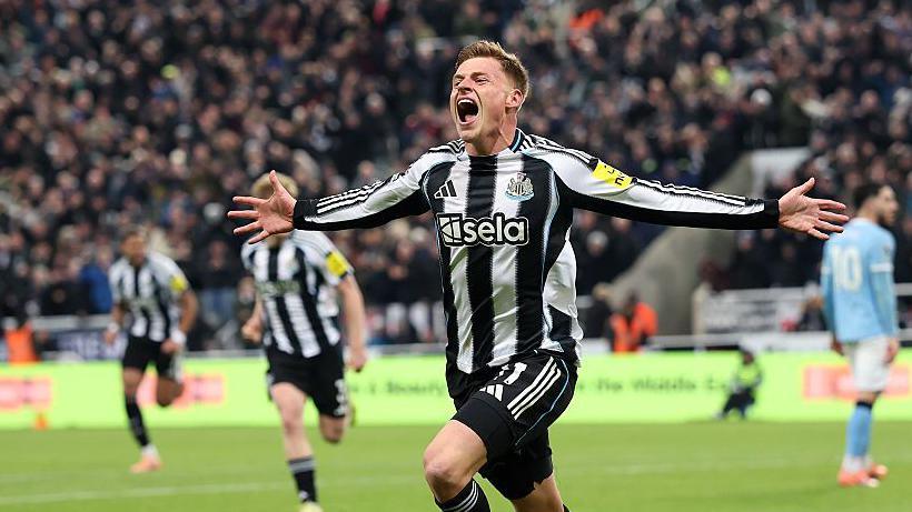 Harvey Barnes playing for Newcastle