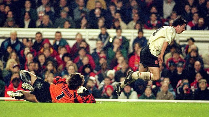 David Seaman attempts to get the ball from Robbie Fowler