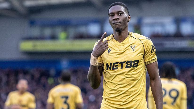 Ismaila Sarr celebrating a goal