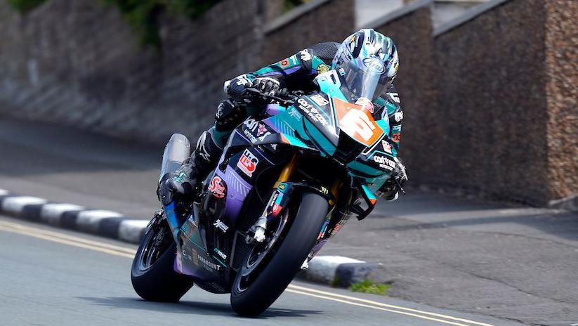 Michael Dunlop on his Superstock bike
