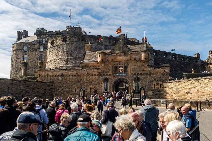 People wait in the queue to enter Edinburgh Castle in Edinburgh, Great Britain, on May 20, 2024