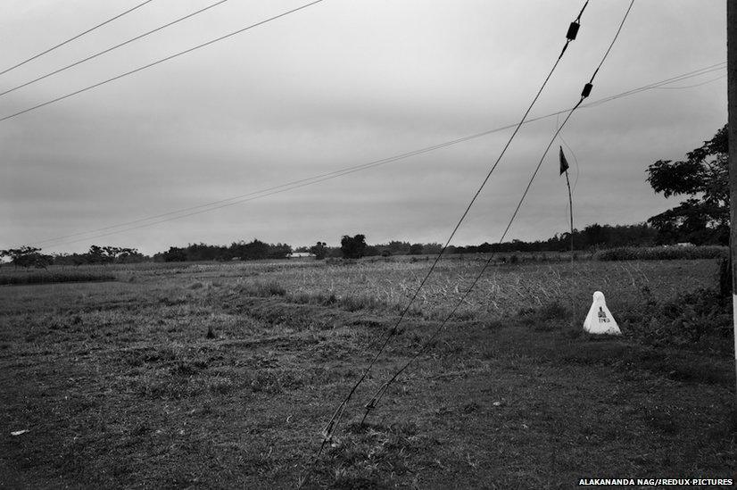 Indo Bangladesh border on the Indian side. The white stone on the right corner of the photo is the only border demarcation between India and the Bangladesh enclave within it. In some places, it is difficult to differentiate between the two.