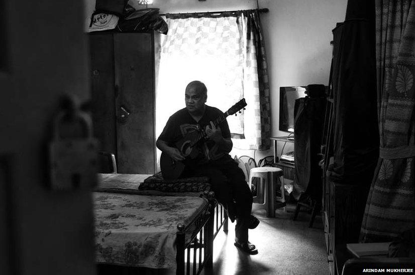 Clive Maher plays the guitar